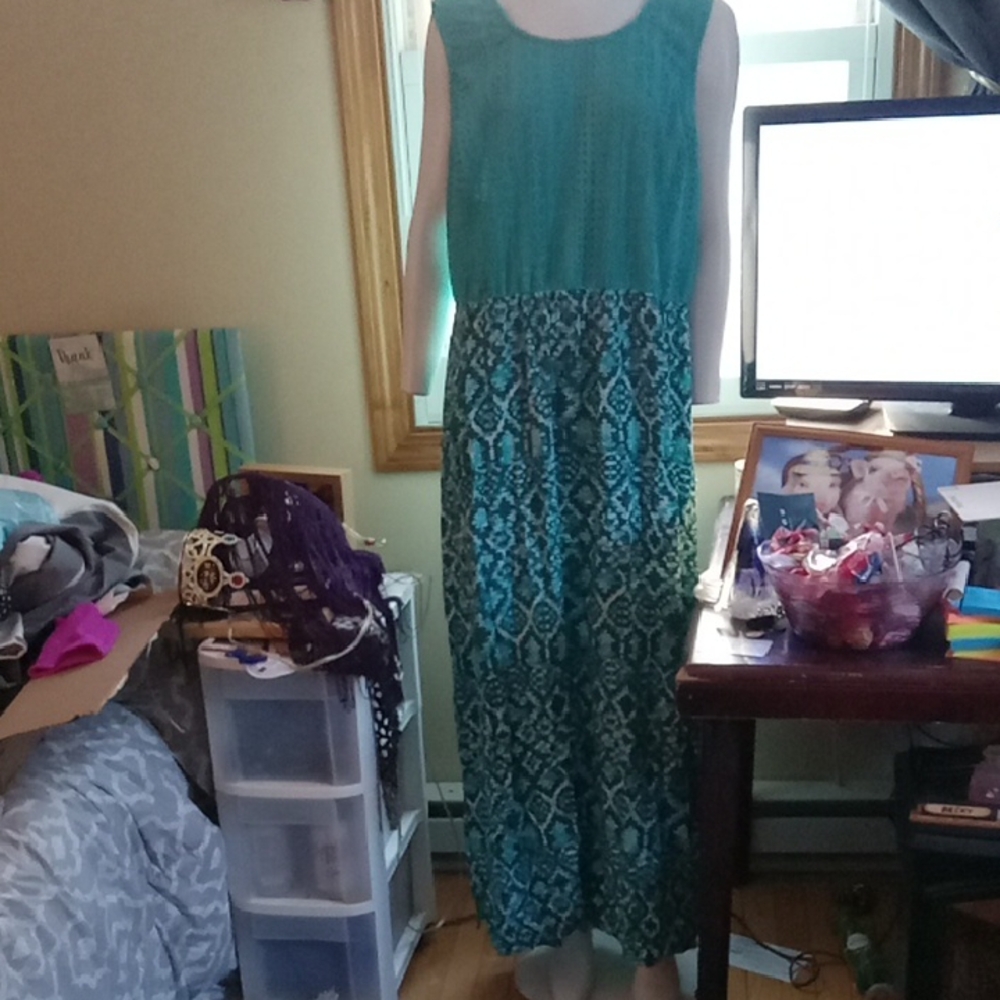Sleeveless Patterned Maxi Dress